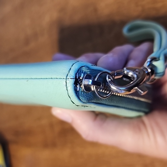 Fossil Mint Green wristlet - Picture 7 of 16